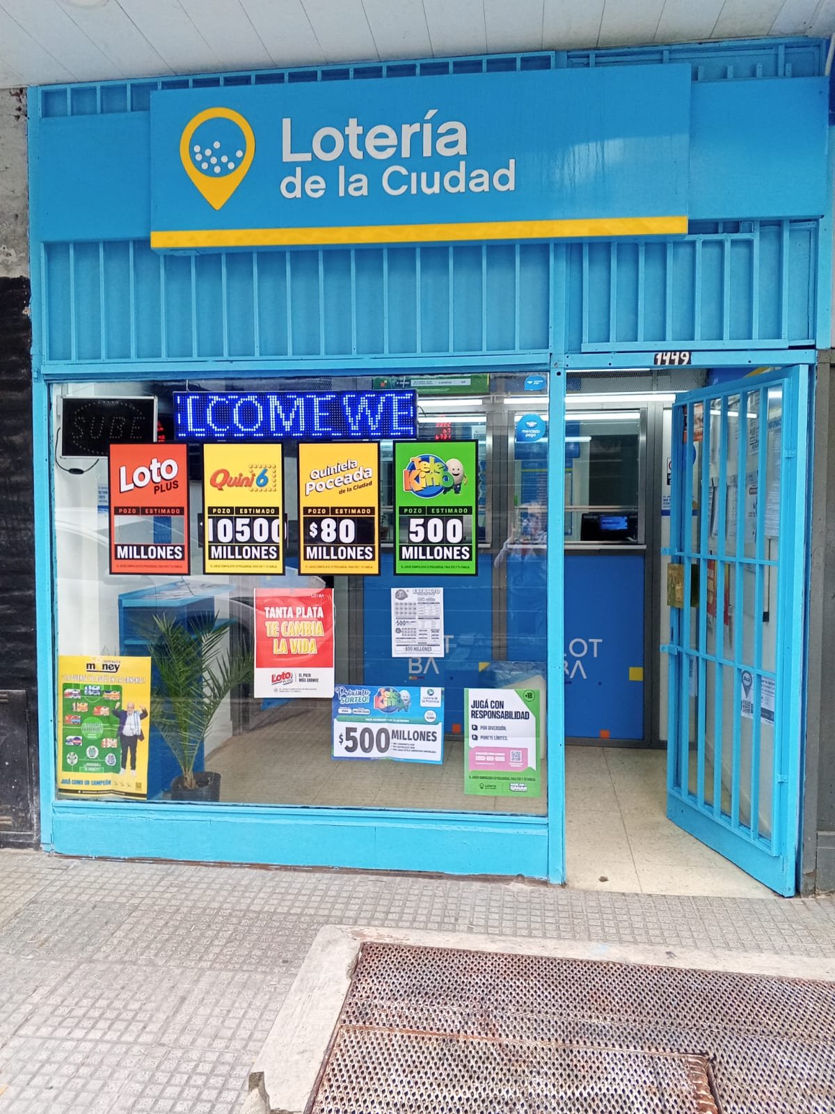Frente de la agencia 3 Soles en Camarones 1449